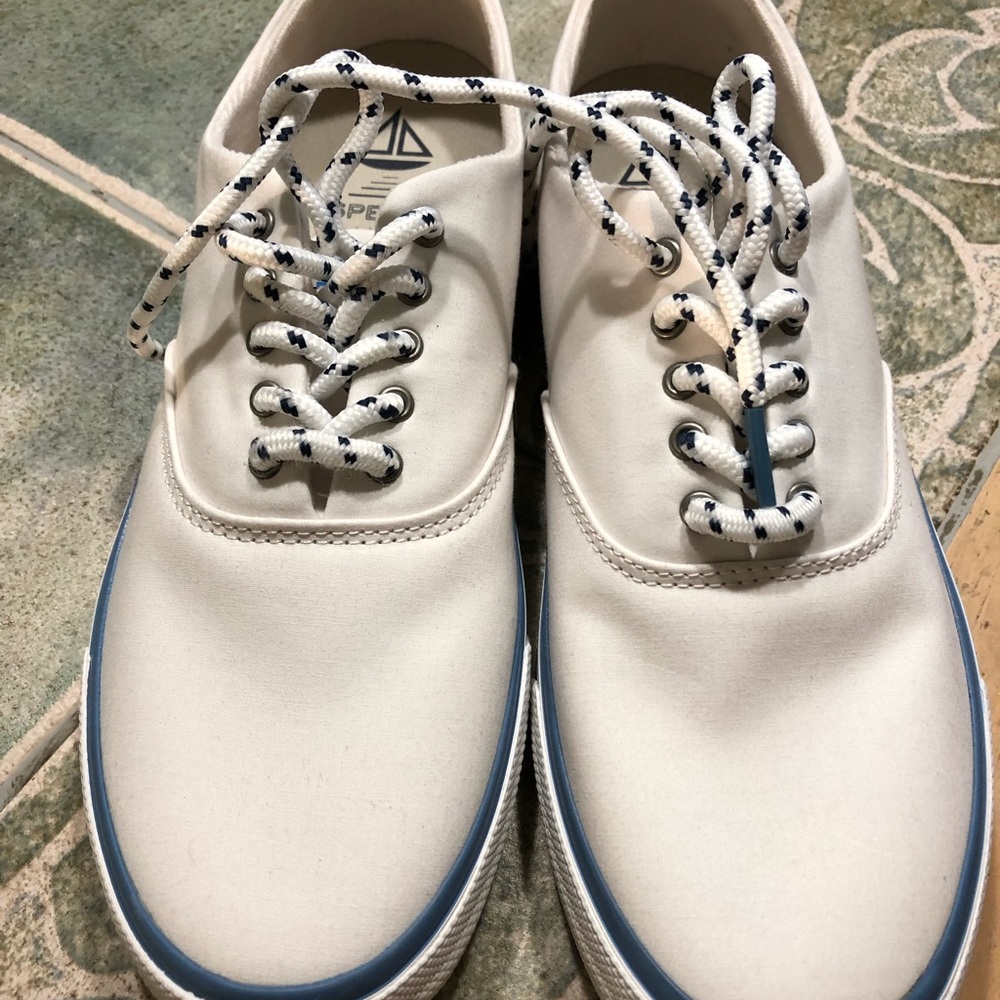 Brand new Sperry Captains canvass nautical shoes
